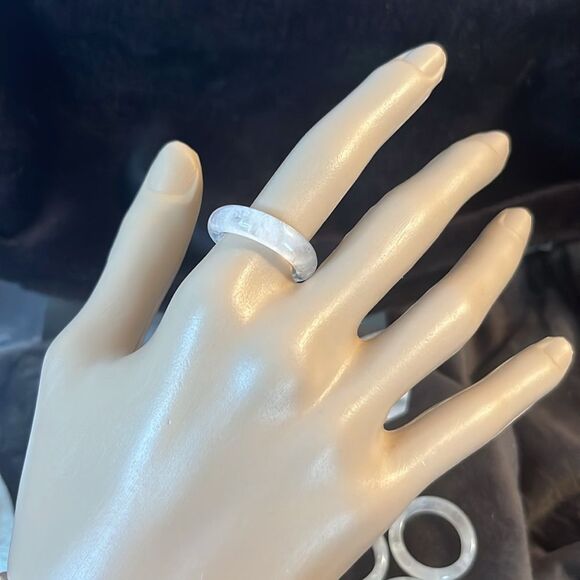 New Natural Beautiful Solid Hand Carved Crystal Quartz Band Ring Size 9 - Picture 4 of 7